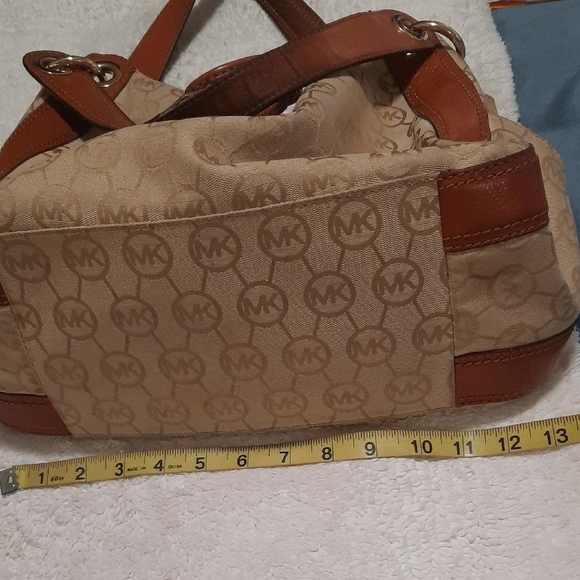 Michael Kors Cream and Brown Shoulder Bag - Picture 7 of 15